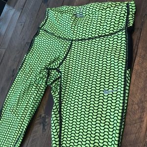 NIKE DRI-FIT 3/4 length Yellow & Black tights